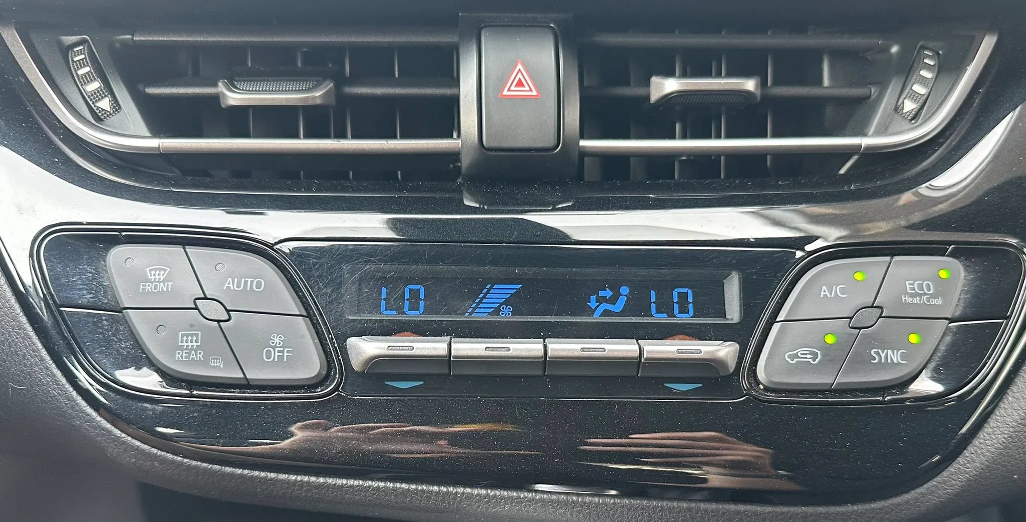 Used 2018 Toyota C-HR XLE FWD image 21