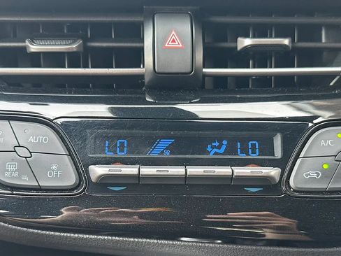 Used 2018 Toyota C-HR XLE FWD image 21