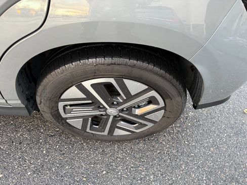 Used 2023 Hyundai Kona SE image 17