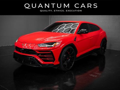 Used 2021 Lamborghini Urus image 1