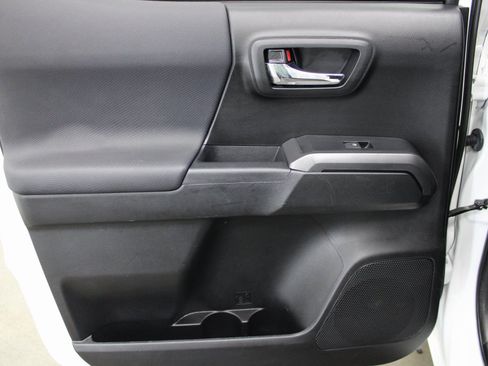 Used 2021 Toyota Tacoma TRD Off-Road w/ Technology Package image 18