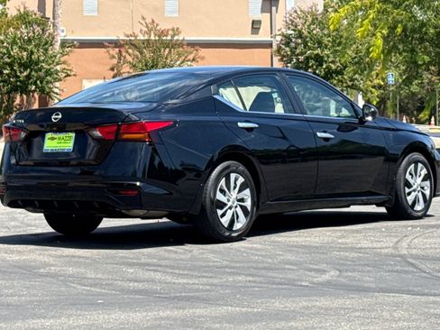 Used 2024 Nissan Altima 2.5 S FWD image 11