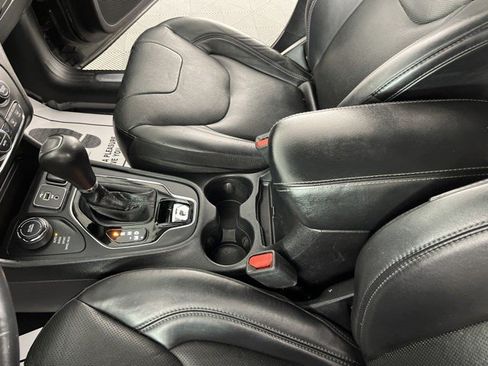 Used 2019 Jeep Cherokee Limited AWD/4WD image 24