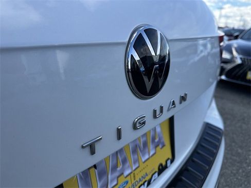 Used 2023 Volkswagen Tiguan SE R-Line image 44