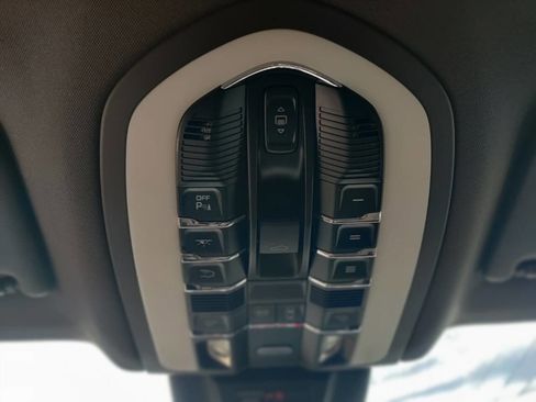 Used 2018 Porsche Macan AWD/4WD image 20