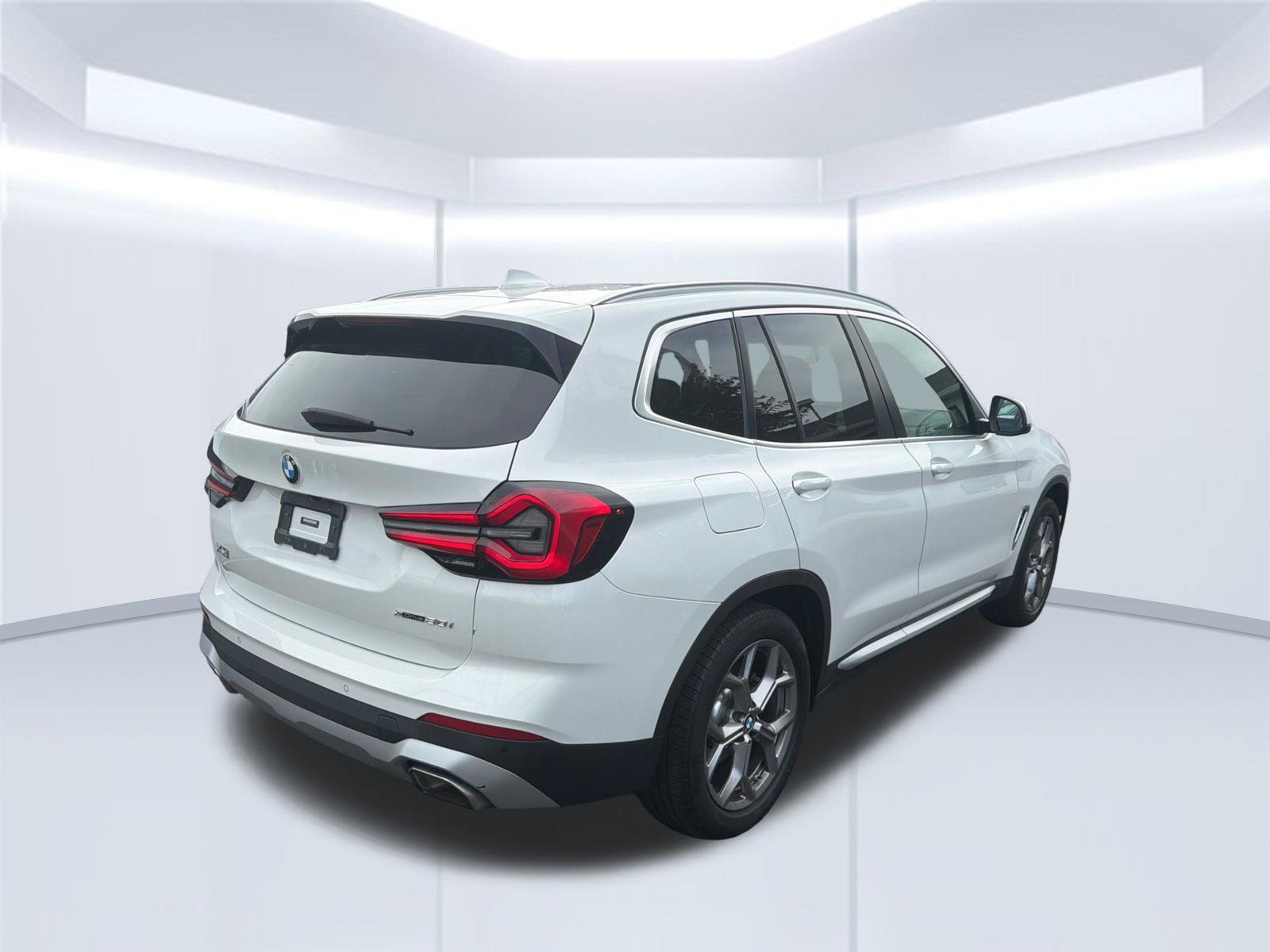 Used 2022 BMW X3 xDrive30i w/ Convenience Package AWD/4WD image 3