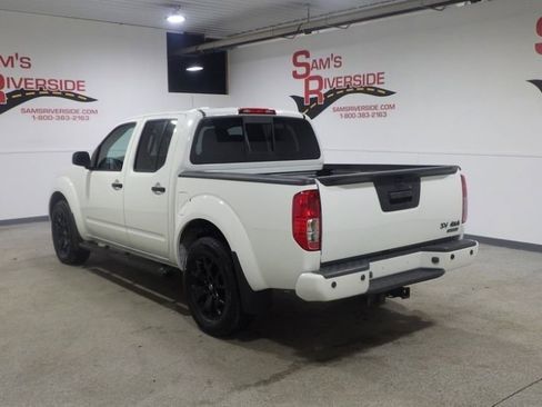 Used 2021 Nissan Frontier SV w/ Midnight Edition Floor Mats image 2