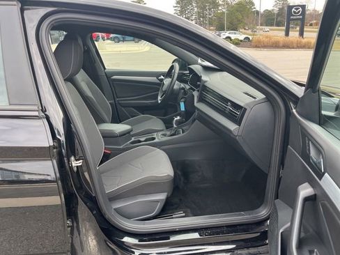 Used 2025 Volkswagen Jetta Sport image 33