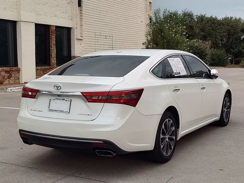 Used 2016 Toyota Avalon XLE FWD image 3