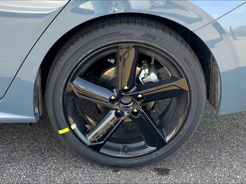 New 2025 Nissan Sentra SR w/ SR Premium Package image 13