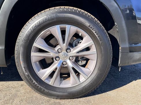 Used 2014 Toyota Highlander XLE image 28