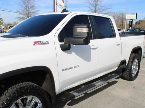 Used 2023 Chevrolet Silverado 2500 LT w/ Convenience Package image 9
