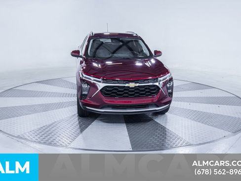 Used 2025 Chevrolet Trax LT w/ LT Convenience Package FWD image 15