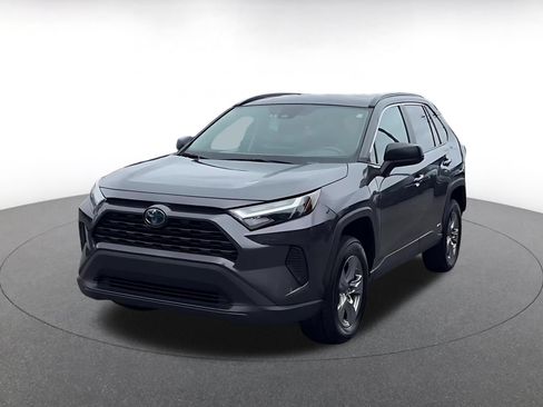 Used 2024 Toyota RAV4 LE AWD/4WD image 5