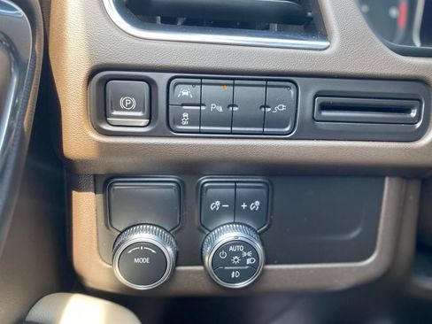 Used 2021 GMC Yukon SLT w/ SLT Premium Package RWD image 28