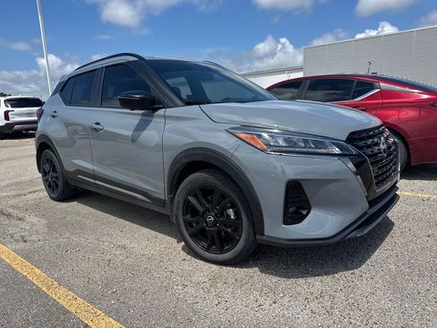Used 2024 Nissan Kicks SR w/ SR Premium Package FWD image 5