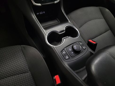 Used 2022 GMC Terrain SLE w/ Driver Convenience Package image 26