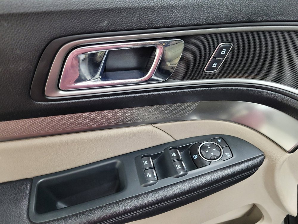 Used 2019 Ford Explorer XLT w/ Equipment Group 202A AWD/4WD image 27