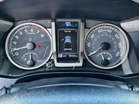 Used 2021 Toyota Tacoma SR5 RWD image 12