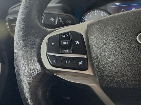Used 2022 Ford Explorer XLT image 25