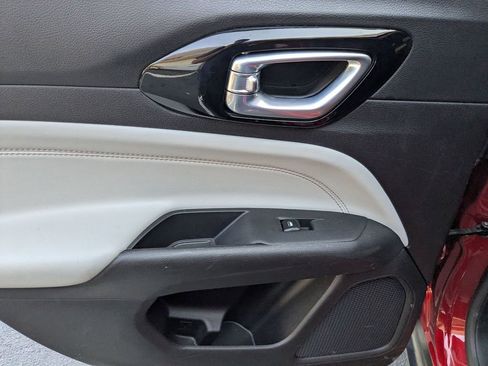 Used 2025 Jeep Compass Limited image 26