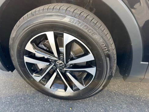 Used 2024 Volkswagen Tiguan S image 39