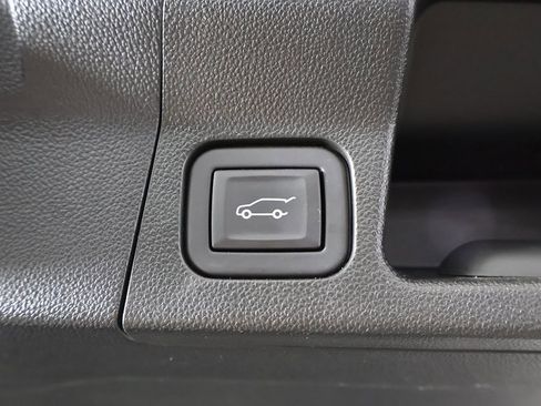 Used 2023 GMC Acadia SLT image 22