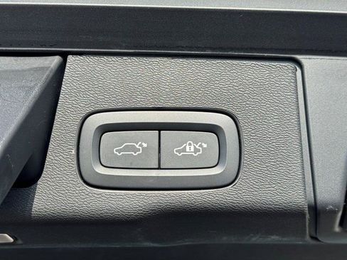 Used 2025 Volvo XC60 B5 Plus image 14