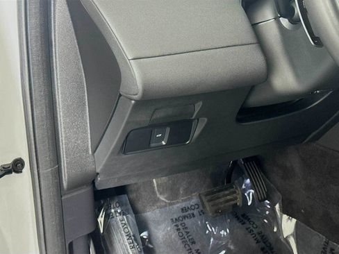 Used 2024 Land Rover Discovery Sport S image 10