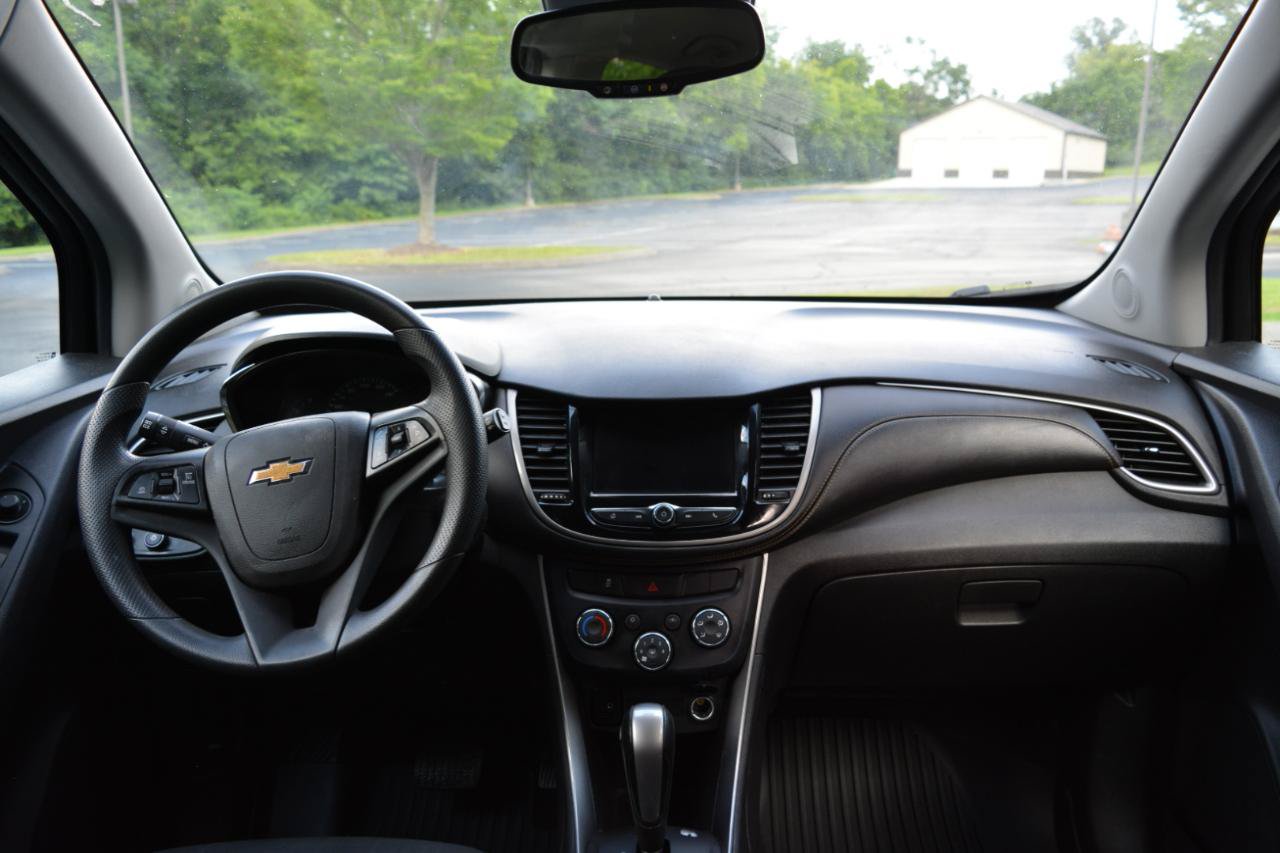 Used 2020 Chevrolet Trax LT FWD image 20
