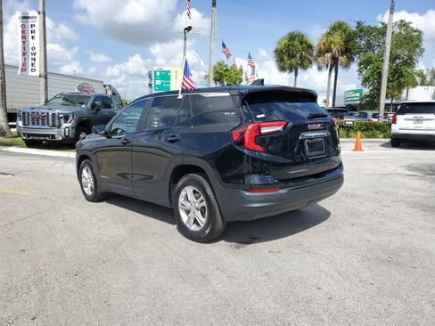 Used 2023 GMC Terrain SLE image 7