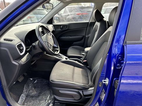 Used 2022 Hyundai Venue Limited FWD image 11
