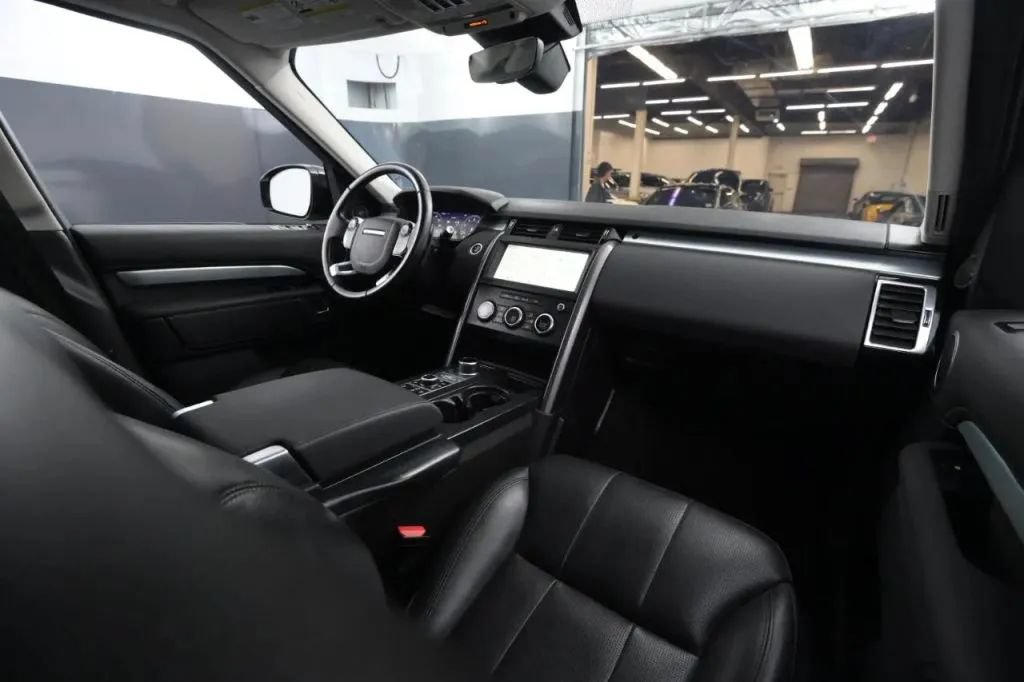 Used 2020 Land Rover Discovery Landmark AWD/4WD image 47