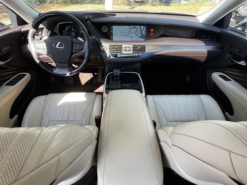 Used 2020 Lexus LS 500 w/ Interior Upgrade Package image 35