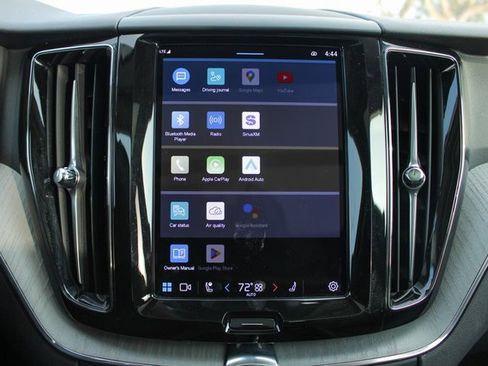 Used 2025 Volvo XC60 B5 Plus image 21