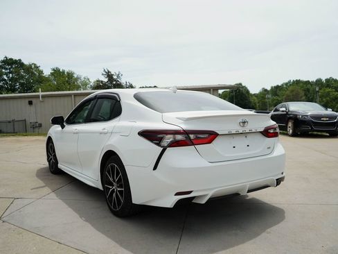 Used 2021 Toyota Camry SE image 4