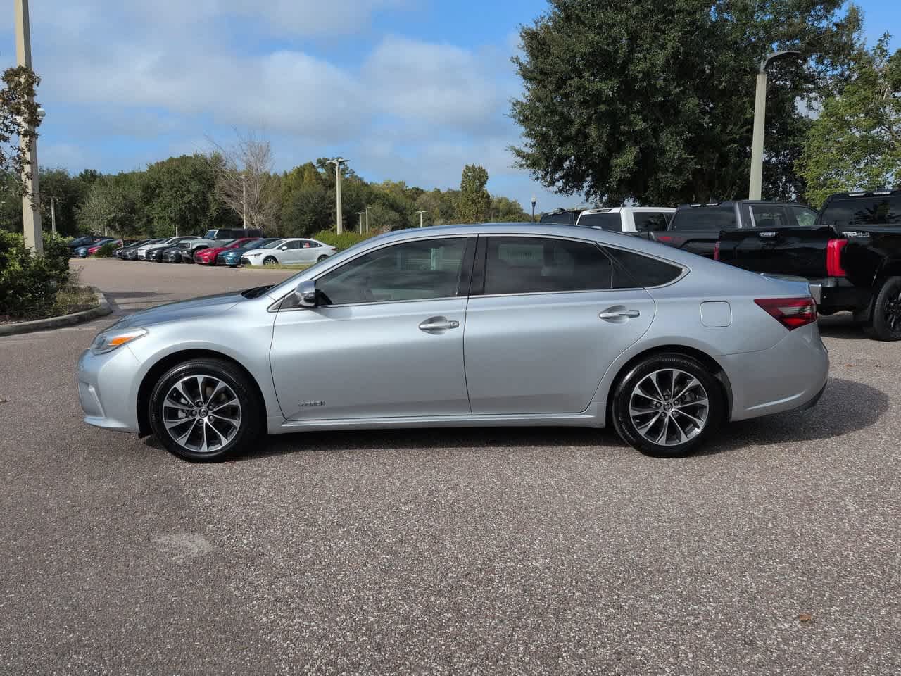 Used 2018 Toyota Avalon XLE Premium FWD image 3