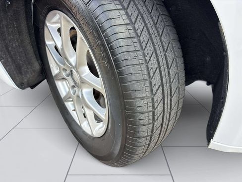 Used 2023 Chrysler Pacifica Touring-L FWD image 9