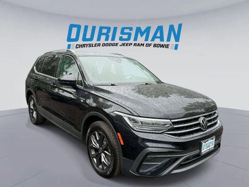 Used 2022 Volkswagen Tiguan SE AWD/4WD image 1