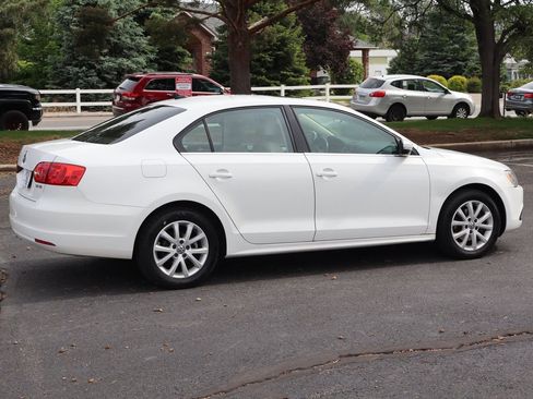 Used 2013 Volkswagen Jetta SE FWD image 4
