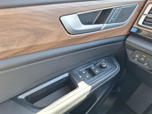 New 2026 Volkswagen Atlas SE FWD image 19