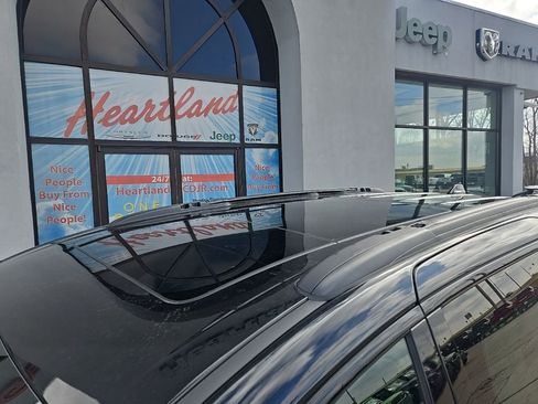 New 2026 Chrysler Pacifica Select w/ S Appearance Package image 18