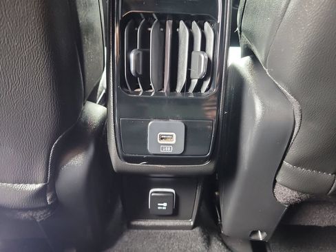 Used 2024 Jeep Compass Latitude w/ Convenience Group AWD/4WD image 16