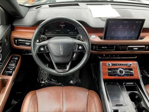 Used 2023 Lincoln Aviator Reserve w/ Equipment Group 201A image 5