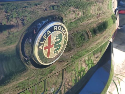 Used 2019 Alfa Romeo Giulia w/ Nero Edizione image 8