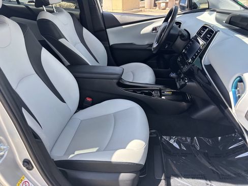 Used 2021 Toyota Prius XLE w/ Carpet Mat Package (TMS) AWD/4WD image 11