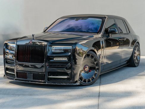 Used 2024 Rolls-Royce Phantom Sedan w/ The Phantom Package RWD image 3