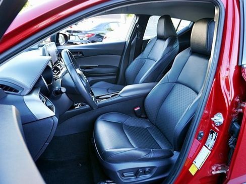 Used 2022 Toyota C-HR XLE image 15