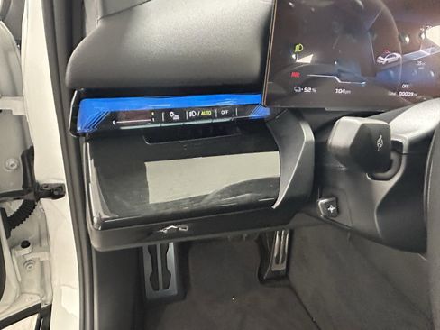 Used 2025 BMW i5 M60 w/ Premium Package image 26