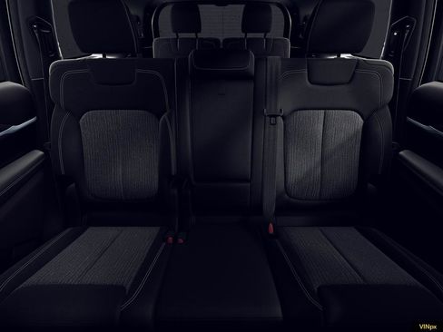 New 2026 Jeep Grand Cherokee L Laredo image 17